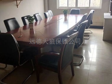 青浦区高中女生欲去云南旅游，不放心雇远德保镖随行
